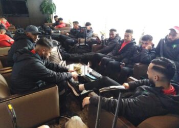 بعثة المنتخب الوطني تصل مطار الرباط سلا  في إنتظار قرار الكاف
