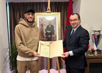 نصير مزراوي يتسلم الرسالة الملكية