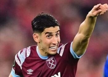 نايف أكرد يحصل على جائزة أفضل لاعب أمام إيفرتون