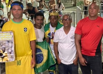 البرازيل تلقي النظرة الأخيرة على بيليه