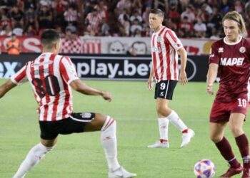 لانوس يفوز على إستوديانتس لابلاتا ويتصدر الدوري الأرجنتيني