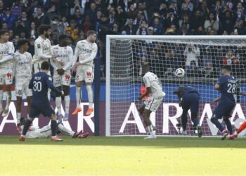 ميسي الحاسم يقود سان جيرمان للفوز على ليل في الدوري الفرنسي