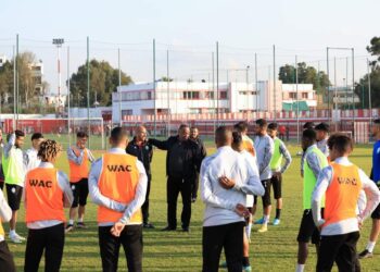 الناصيري يزور لاعبي الوداد بعد الإقصاء من “الموندياليتو”