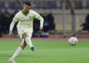 رونالدو يسجل أول أهدافه مع النصر وينقذ الفريق من الهزيمة
