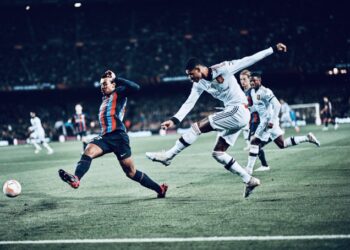 تعادل مثير بين برشلونة ومانشستر يونايتد في الدوري الأوروبي