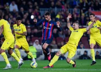 برشلونة يهزم قادش ويعزز صدارته للدوري الإسباني