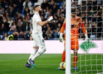 ريال مدريد يفوز برباعية على إلتشي ويقلص الفارق مع برشلونة المتصدر