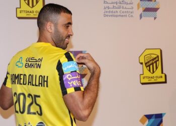 عبدالرزاق حمدالله يجدد عقده مع الاتحاد السعودي