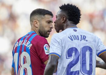 دفاع برشلونة القوي أمام اختبار ريال مدريد
