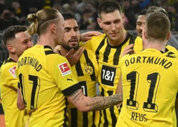 بوروسيا دورتموند يهزم لايبزغ ويرتقي إلى صدارة البوندسليغا