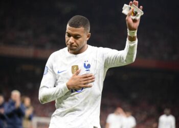 مبابي سيحمل شارة قيادة منتخب فرنسا