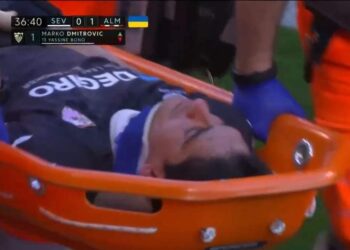 ياسين بونو يغادر الملعب مصابا بعد إصطدام قوي مع لاعب ألميريا