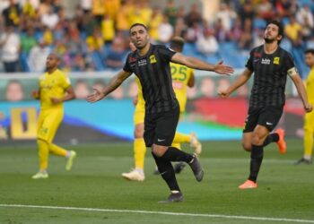 حمد الله يقود اتحاد جدة لهزم الخليج ويتصدر الدوري السعودي مؤقتا