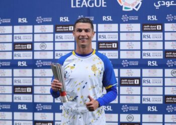 رونالدو سعيد بجائزة لاعب الشهر في الدوري السعودي