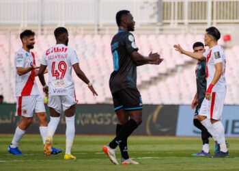 فيصل فجر يقود الوحدة لبلوغ نصف نهائي كأس ملك السعودية