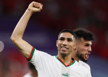 أشرف حكيمي لاعب منتخب المغرب