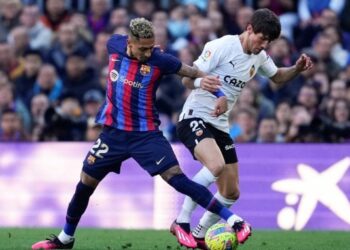 برشلونة يتجاوز فالنسيا بصعوبة..