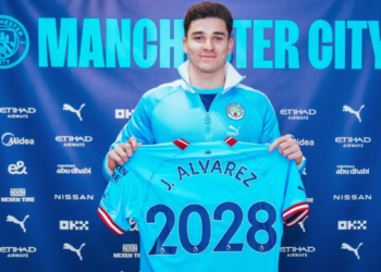 جوليان ألفاريز باق مع مانشستر سيتي حتى 2028