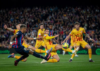 الليغا: برشلونة المتصدر يكتفي بالتعادل أمام جيرونا ويوسع الفارق مع غريمه ريال مدريد إلى 13 نقطة