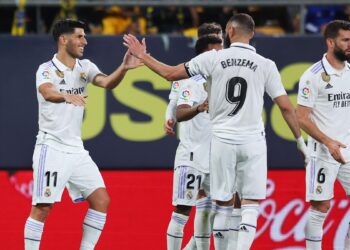 ريال مدريد يفوز على قادش ويعزز موقعه في المركز الثاني في الليغا