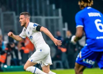 مرسيليا يعبر تروا ويرتقي لصافة الدوري الفرنسي الممتاز