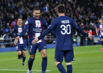 سان جيرمان يهزم وصيفه لانس ويبتعد في صدارة الدوري الفرنسي