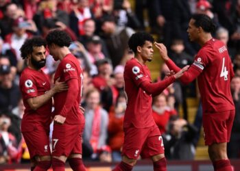 ليفربول يحقق فوزا مثيرا على توتنهام في الدوري الإنجليزي