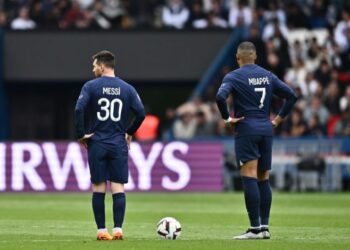 سان جيرمان يسقط على أرضه في الدوري الفرنسي مع طرد حكيمي