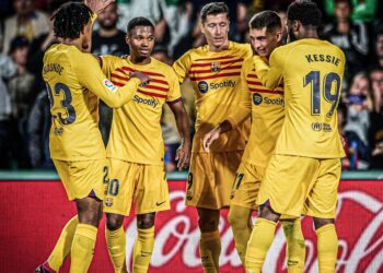 برشلونة يحسم القمة أمام أتلتيكو مدريد ويقترب بقوة من لقب الليغا