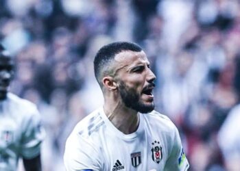 رومان سايس يقود بشكتاش للفوز على غلطة سراي