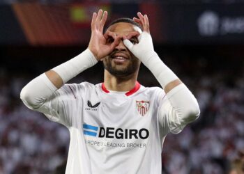 إيريك تين هاج النصيري سبب خسارتنا أمام إشبيلية