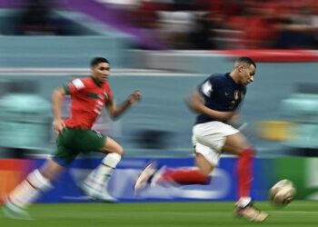الفيفا يستعين بصورة حكيمي ومبابي بخصوص رمضان