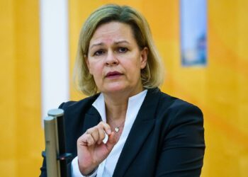 وزيرة الداخلية الألمانية تهدد الرياضيين الروس بحظر دخولهم إلى ألمانيا