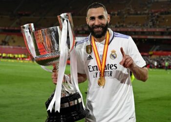 بنزيمة أكثر لاعبي الريال تتويجاً بالألقاب