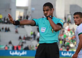 الجيش الملكي يحتج على التحكيم بعد نهاية المباراة أمام الفتح الرباطي
