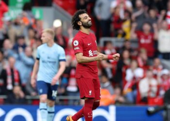هدف صلاح “التاريخي” يقود ليفربول لمواصلة الانتصارات