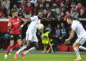 روما يفرض التعادل على ليفركوزن ويصعد لنهائي الدوري الأوروبي