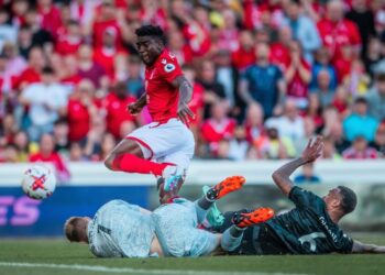 مانشستر سيتي بطلال للدوري الإنجليزي بعد سقوط أرسنال