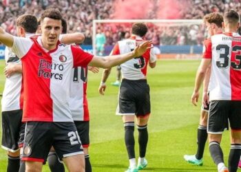 أسامة إدريسي يتوج بلقب الدوري الهولندي رفقة فاينورد بعد الفوز على غو أهيد بثلاثية نظيفة