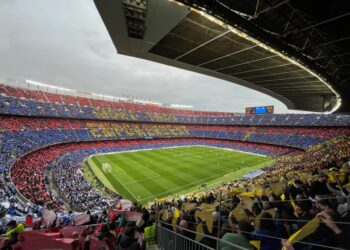 برشلونة يخطط لبيع مقاعد وعشب من كامب نو