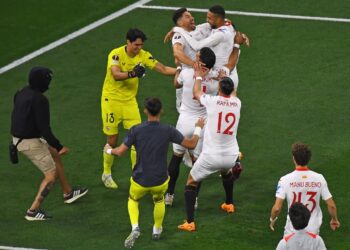 ياسين بونو أفضل لاعب في نهائي الدوري الأوروبي