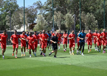 المنتخب الوطني يجري أخر حصة تدريبية قبل التوجه إلى جنوب إفريقيا