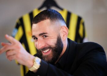 اتحاد جدة يعلن تعاقده مع كريم بنزيمة