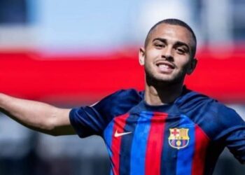 نجم برشلونة يراسل الجامعة لحمل قميص الأسود