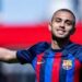 نجم برشلونة يراسل الجامعة لحمل قميص الأسود