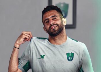 رياض محرز لاعبا للأهلي السعودي