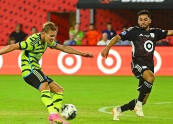 آرسنال يقسو على نجوم الدوري الأمريكي