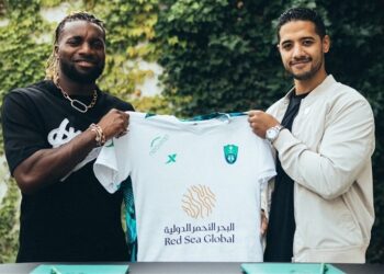 الأهلي السعودي يضم ماكسيمين حتى 2026
