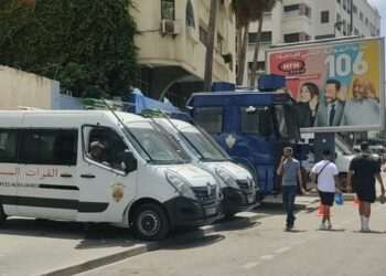 فيديو…تعزيزات أمنية مشددة في دونور قبل مباراة الديربي