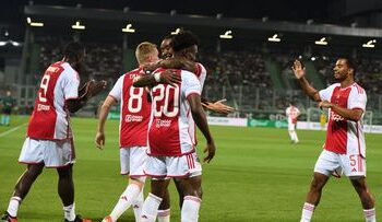 أياكس يقترب من مجموعات الدوري الأوروبي
